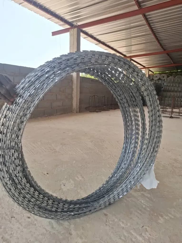Chantier de fil barbelé à Dakar, photo 5 sur 11